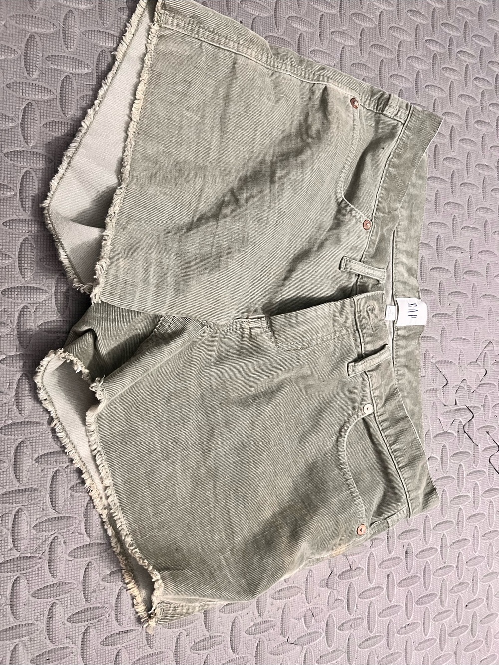 Women’s gap corduroy shorts, 10 green
